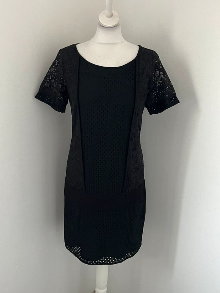 Robe noire dentelle et ajourée one step S