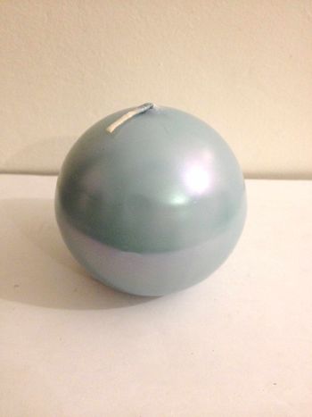 Bougie bleue claire de forme ronde pour festivité ou autre