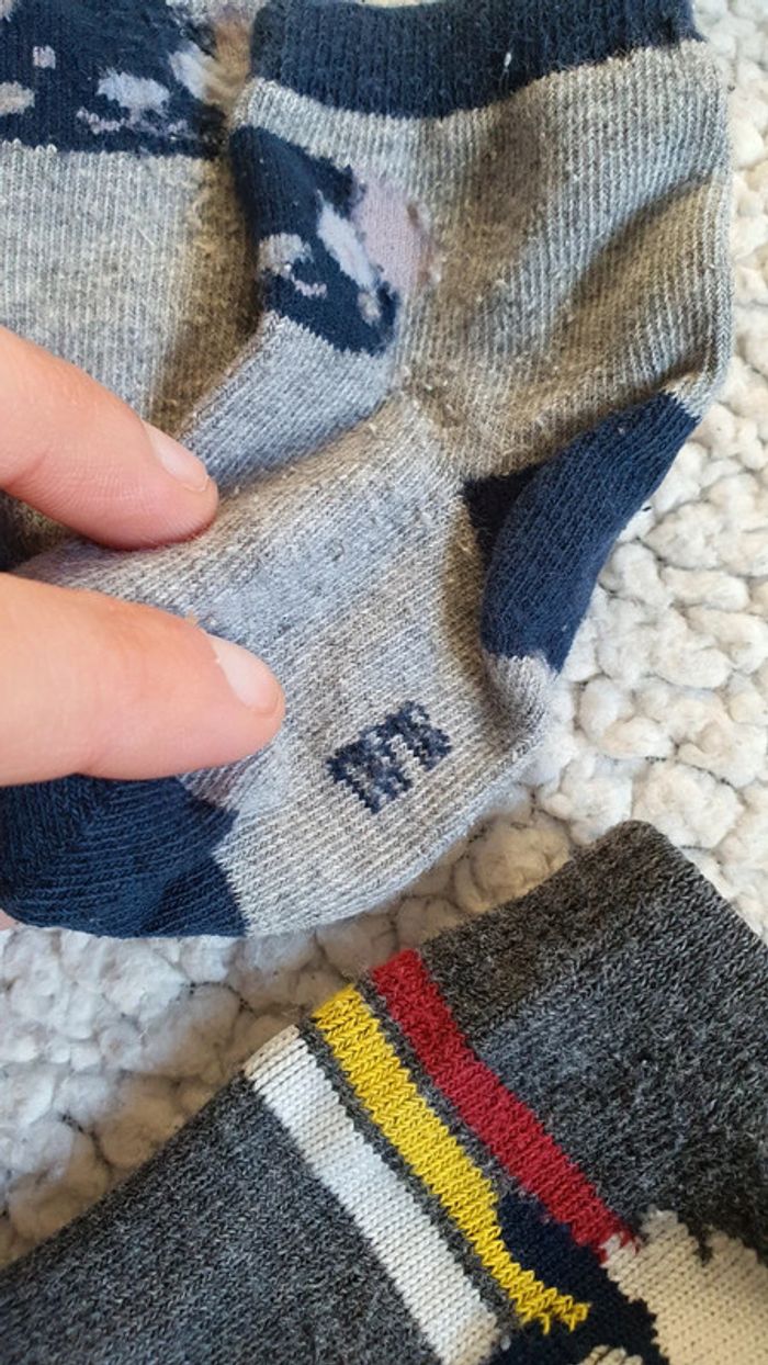 Lot de 3 paires de chaussettes taille 17 18 en très bon état - photo numéro 3
