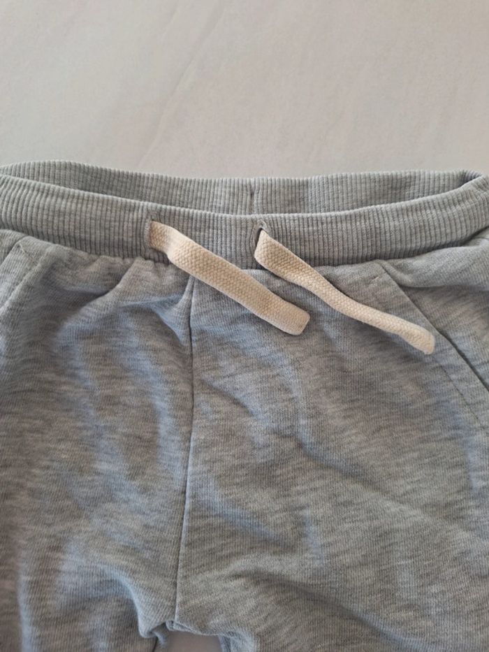 👖 Pantalon de jogging bébé – KIABI – 18 mois - photo numéro 2
