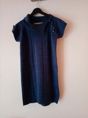 Jolie robe pull. Bleu marine. 6 ans