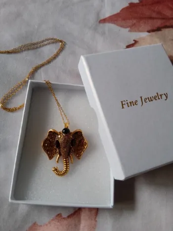 Collier éléphant doré et pierre d'obsidienne