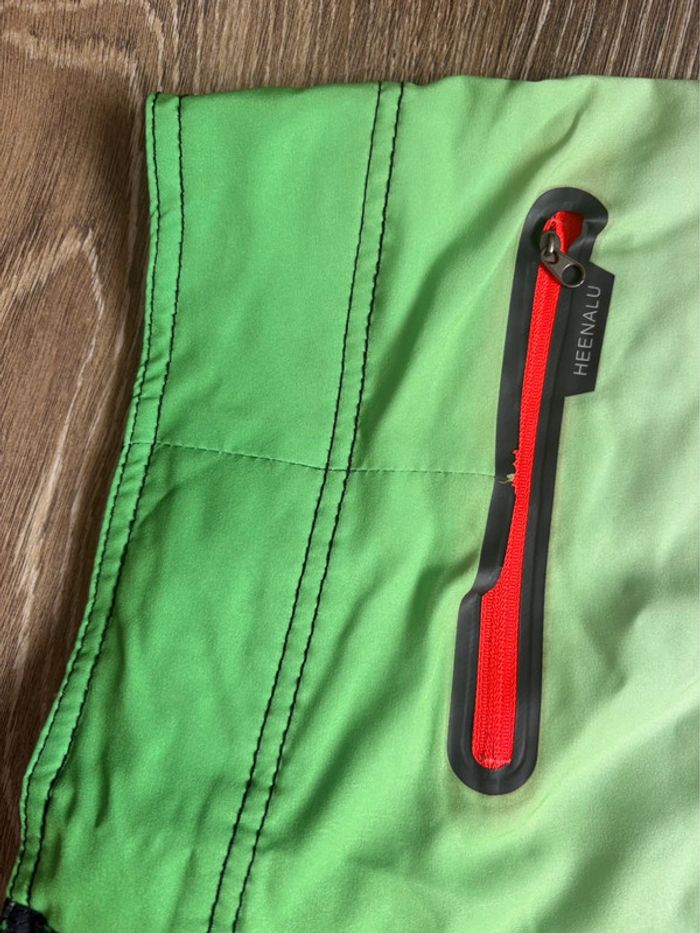 Short tahitien Heenalu - vert/noir - en très bon état - taille 38/M - photo numéro 5