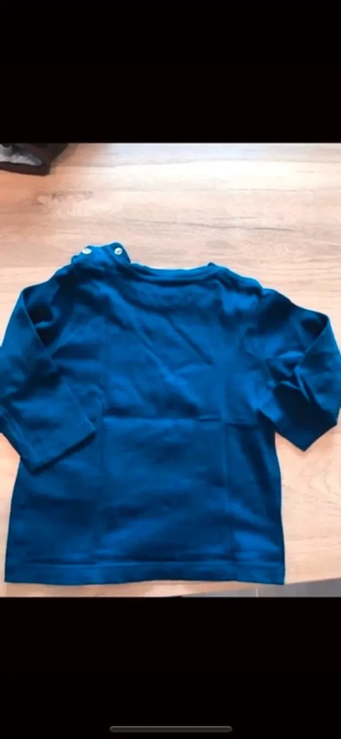 T-shirt Hugo boss taille 12 mois - photo numéro 4