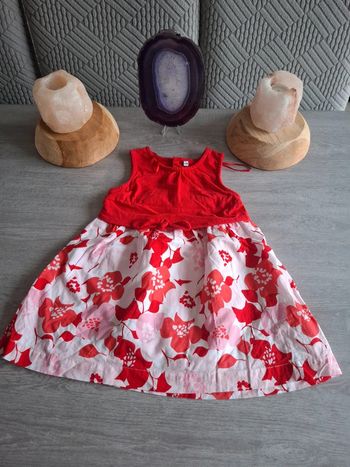robe et fleurie Taille 23 mois