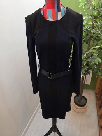 Robe Mango Suit Taille 36 couleur bleu marine et noir