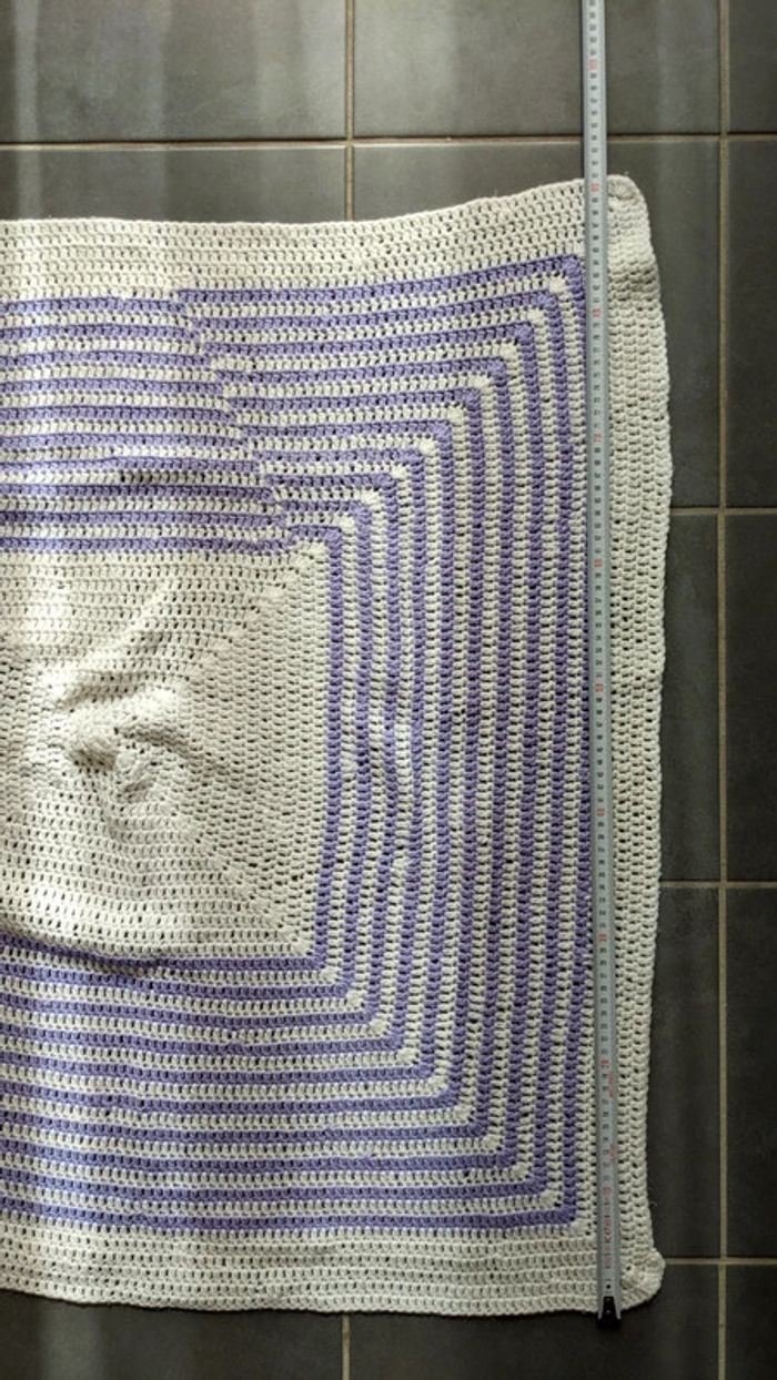 Couverture fait main tout doux blanc et violet - photo numéro 3