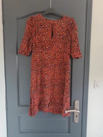 Robe léopard rouge
