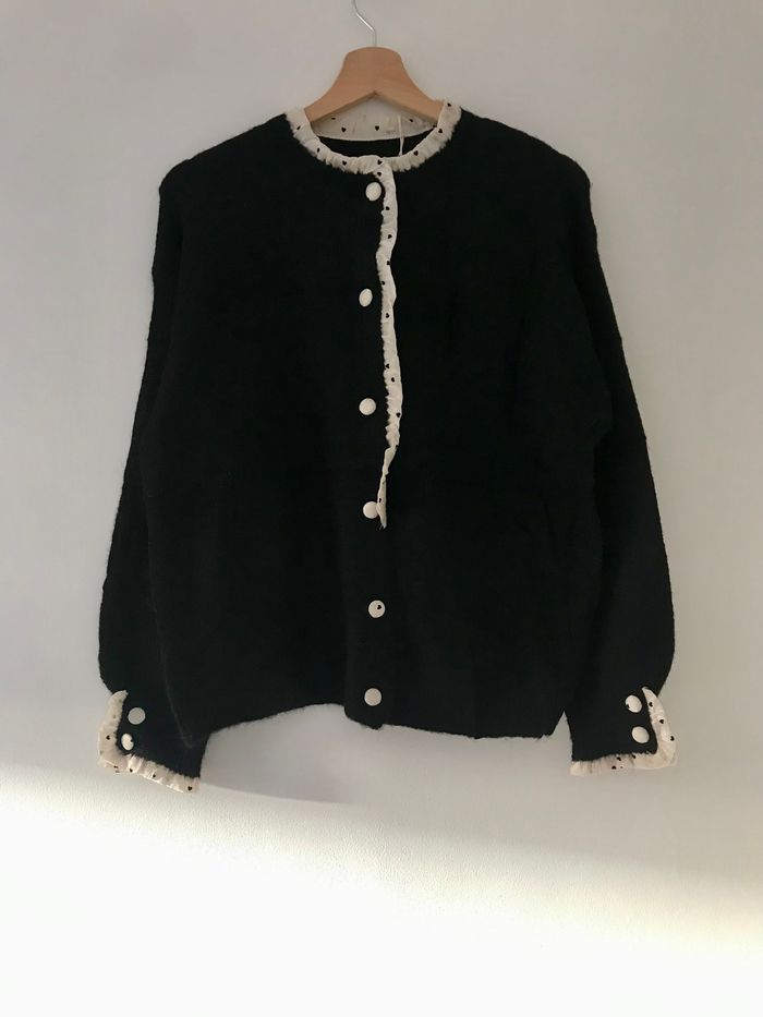 Gilet / cardigan Noir Tendance - com volanté Pois blancs - photo numéro 3