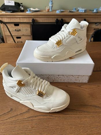 Jordan 4 gold