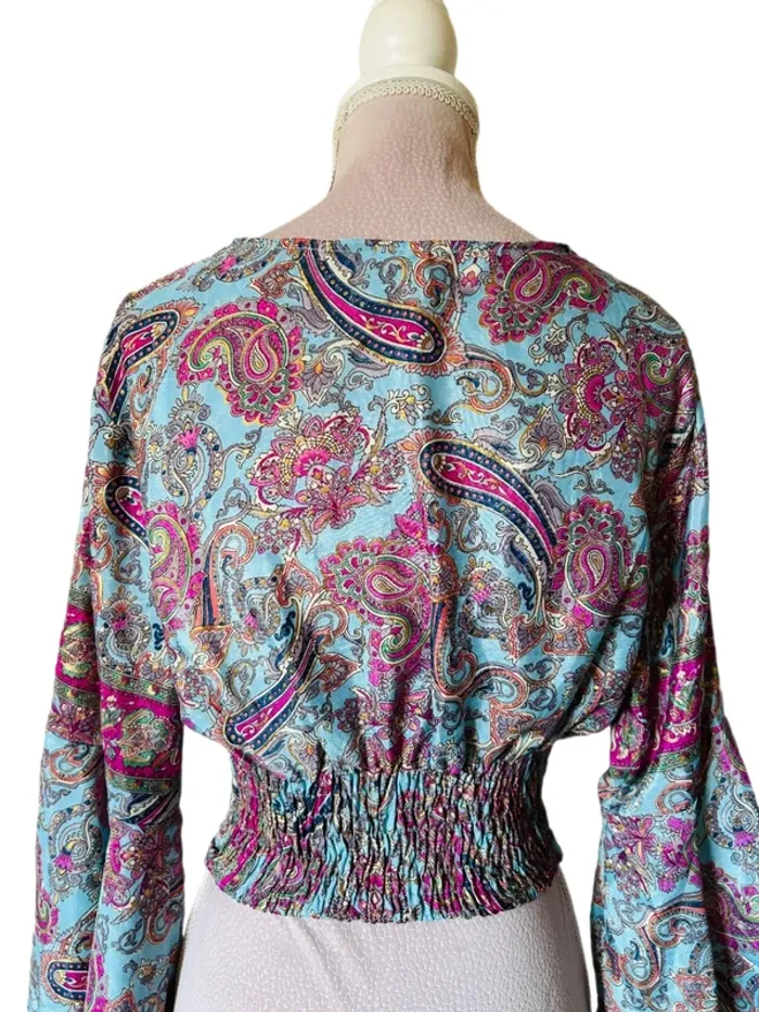 🩵🌸Blouse courte en soie bohème S/M Fairy hippie chic made in India paisley silk blouse🌸🩵 - photo numéro 13