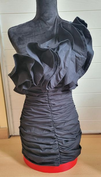 Robe chic noir Zara