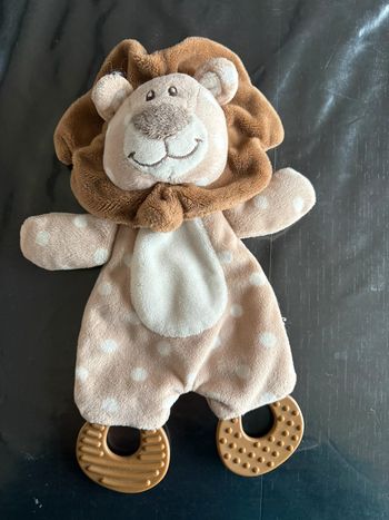 Doudou plat lion blanc marron beige à pois avec anneau de dentition