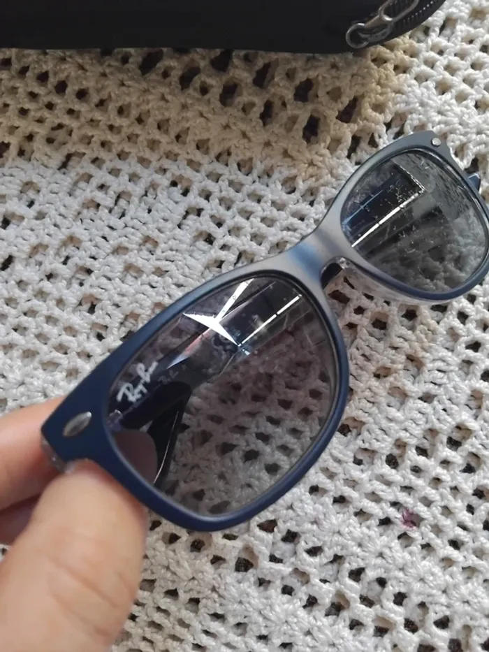 Lunette de soleil + étuie - photo numéro 4