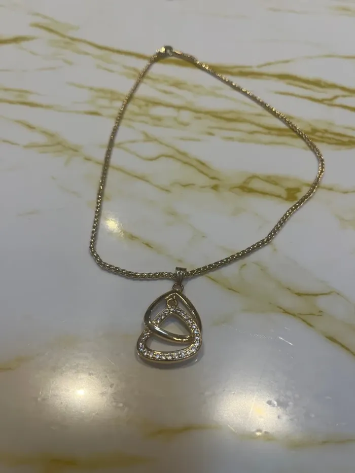 Collier avec pendentif or