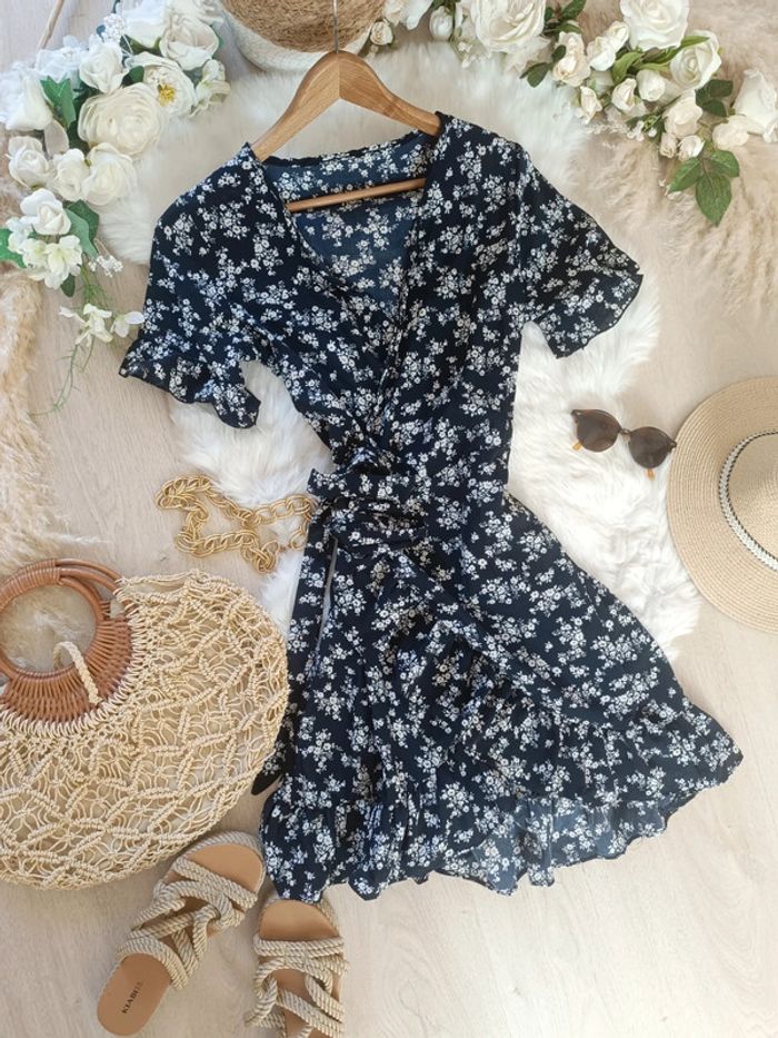 Jolie robe d'été portefeuille taille 36