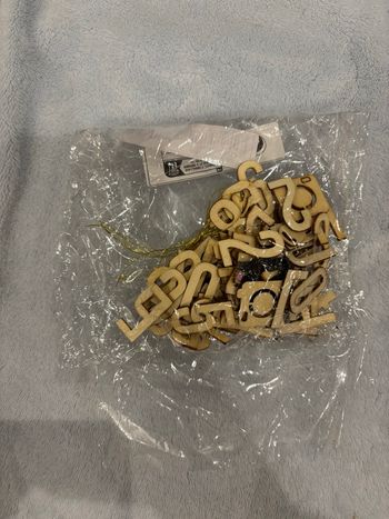 Lot de lettres et chiffres en bois