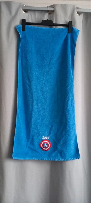 Serviette avengers capitaine america bleu et rouge