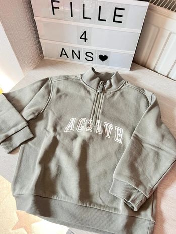 Joli pull de sport Kiabi 4 ans