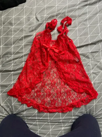 Nuisette rouge sexy