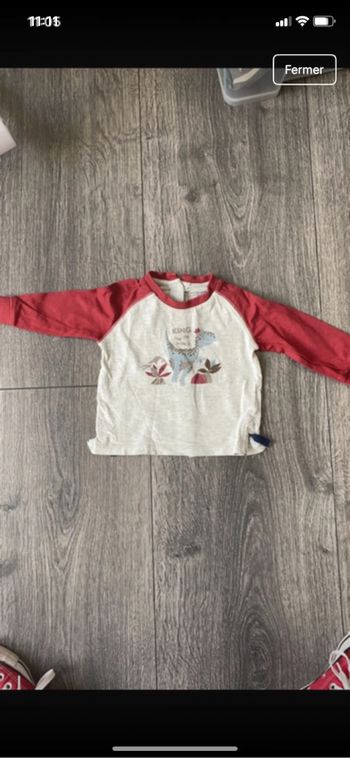 t-shirt dinosaure manches longues Verbaudet taille 9 mois (71 cm)