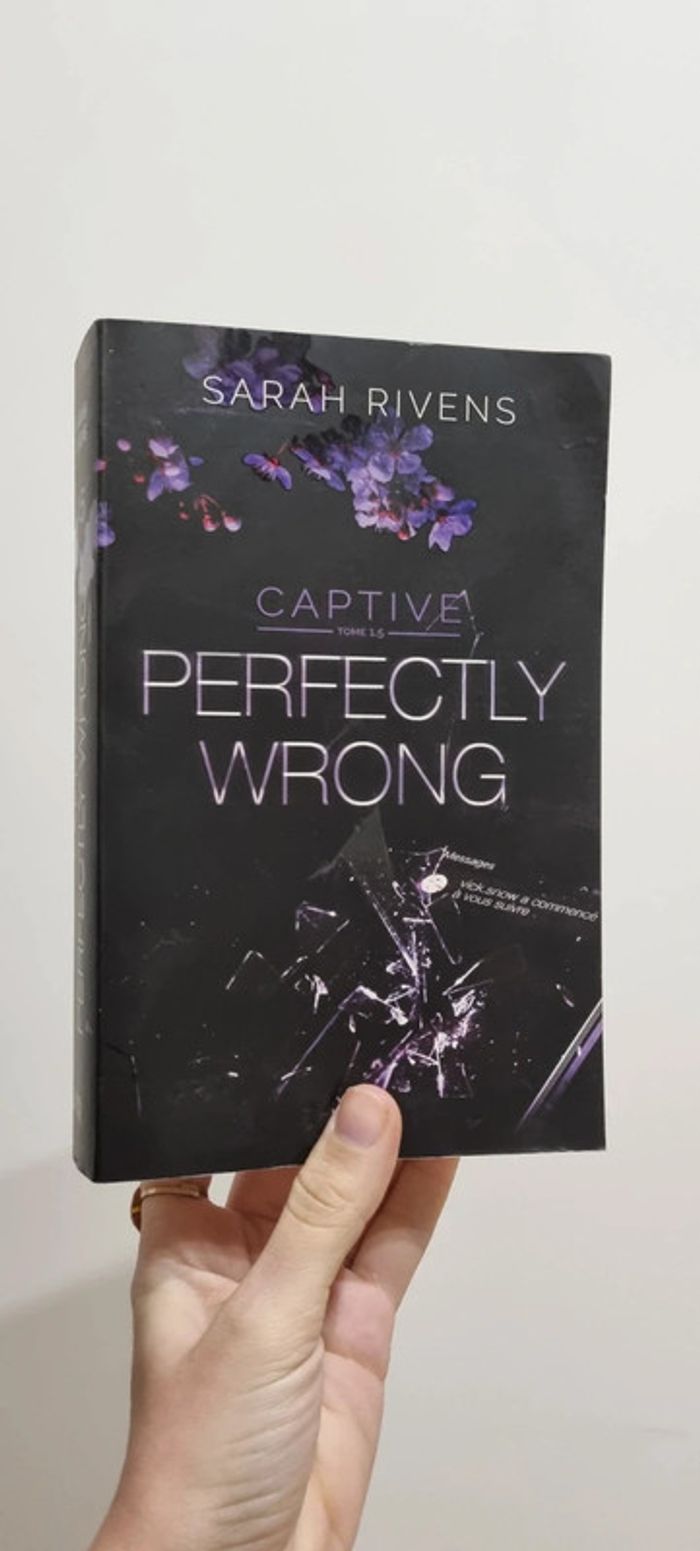 Captive Perfectly Wrong dédicacé par Sarah Rivens - photo numéro 6