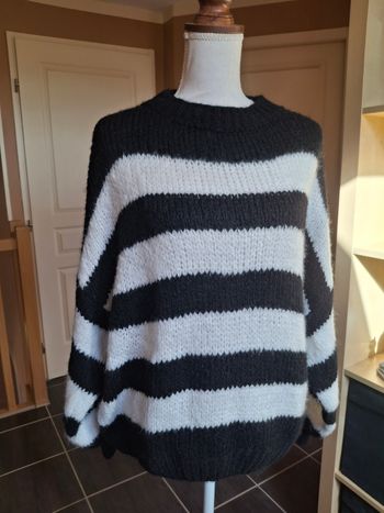 Pull rayé noir et blanc doux neuf