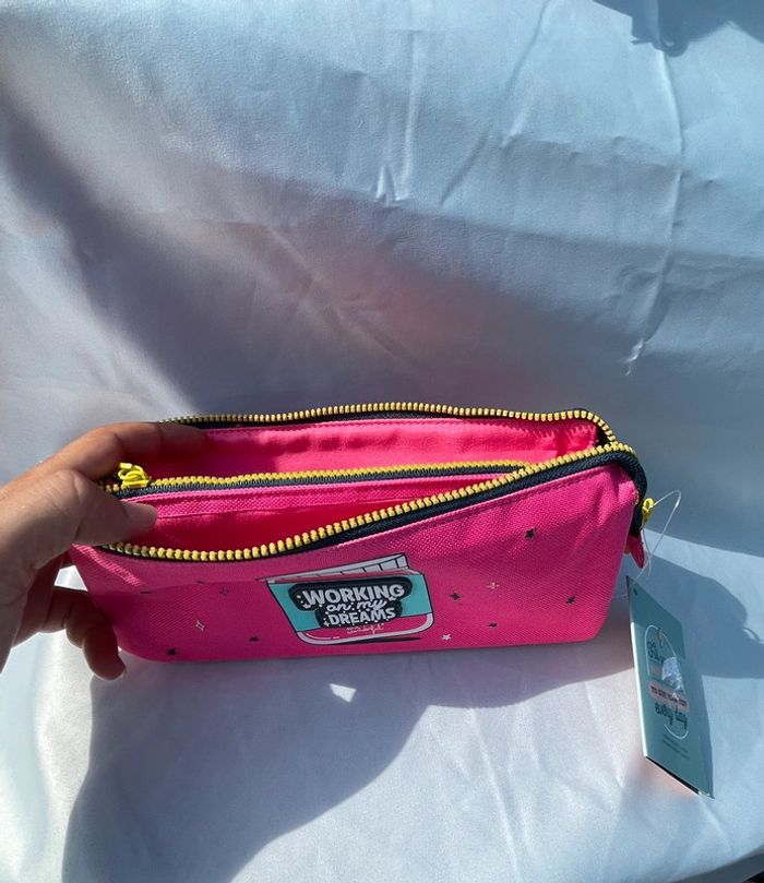 Trousse neuve trois compartiments