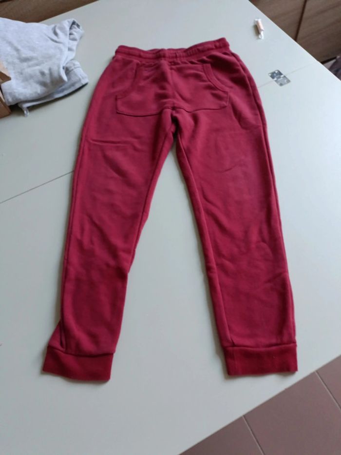 Jogging Bordeau rouge Kiabi taille 10 ans
