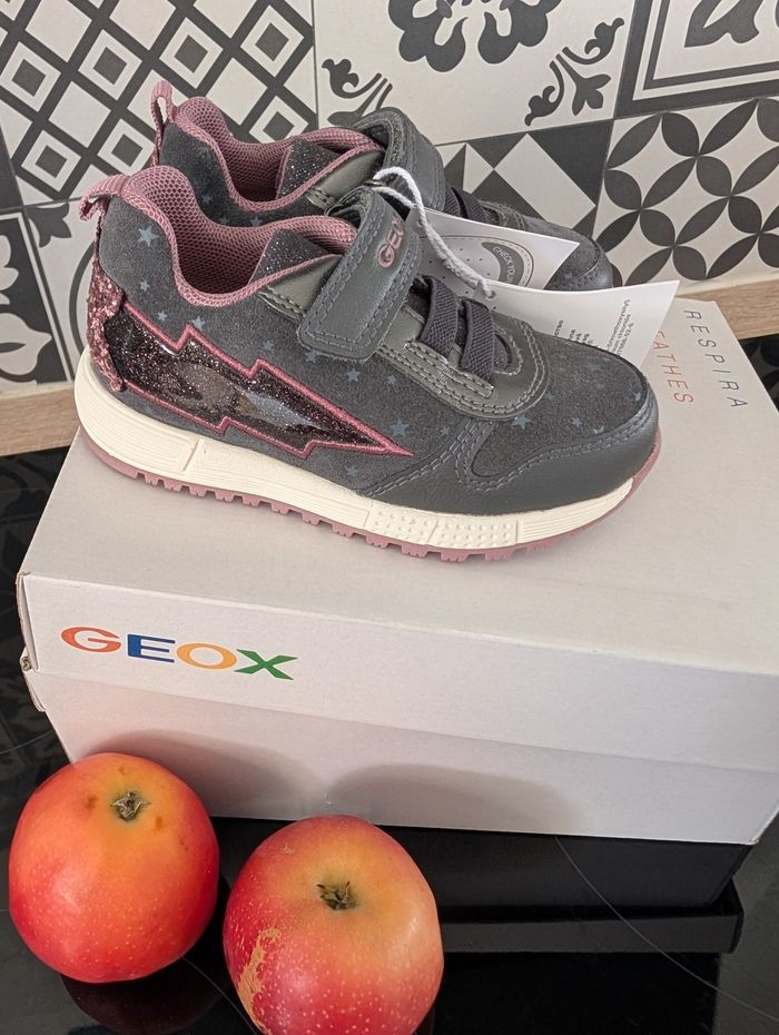 Chaussures fille. Taille 22. Neuf. Geox - photo numéro 3
