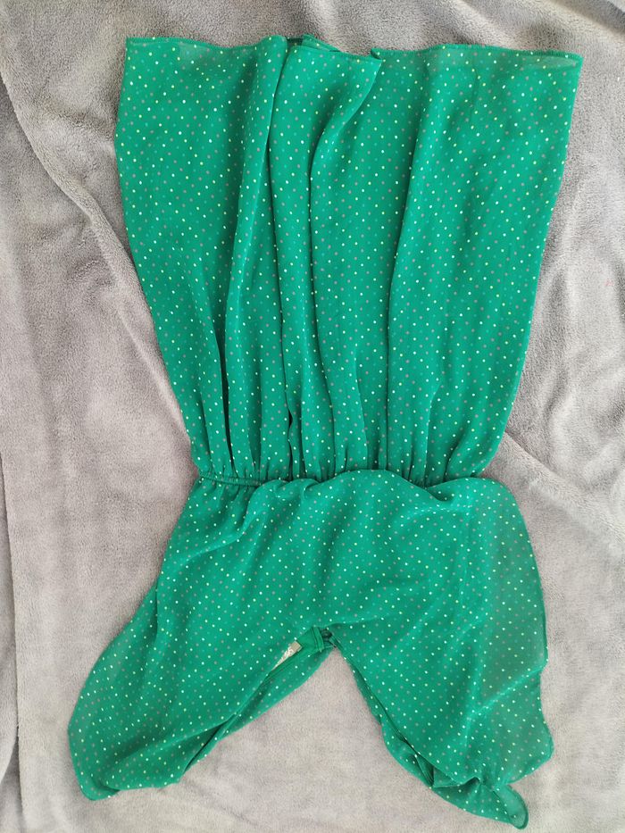Robe fluide verte à pois blancs, jaunes et rouges - photo numéro 2