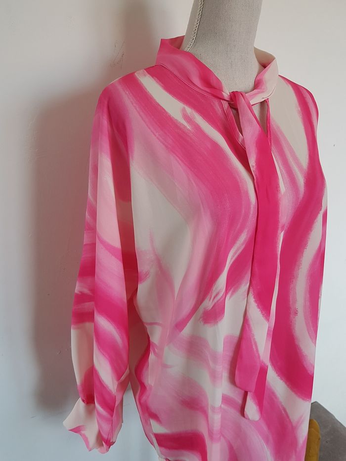 Blouse tons roses, lien à nouer au cou. Made in Italy. Taille 44, 64cm aux aisselles, 70cm de haut. - photo numéro 2
