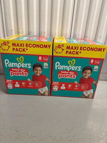 Lot de 2 cartons taille 8 Pampers 