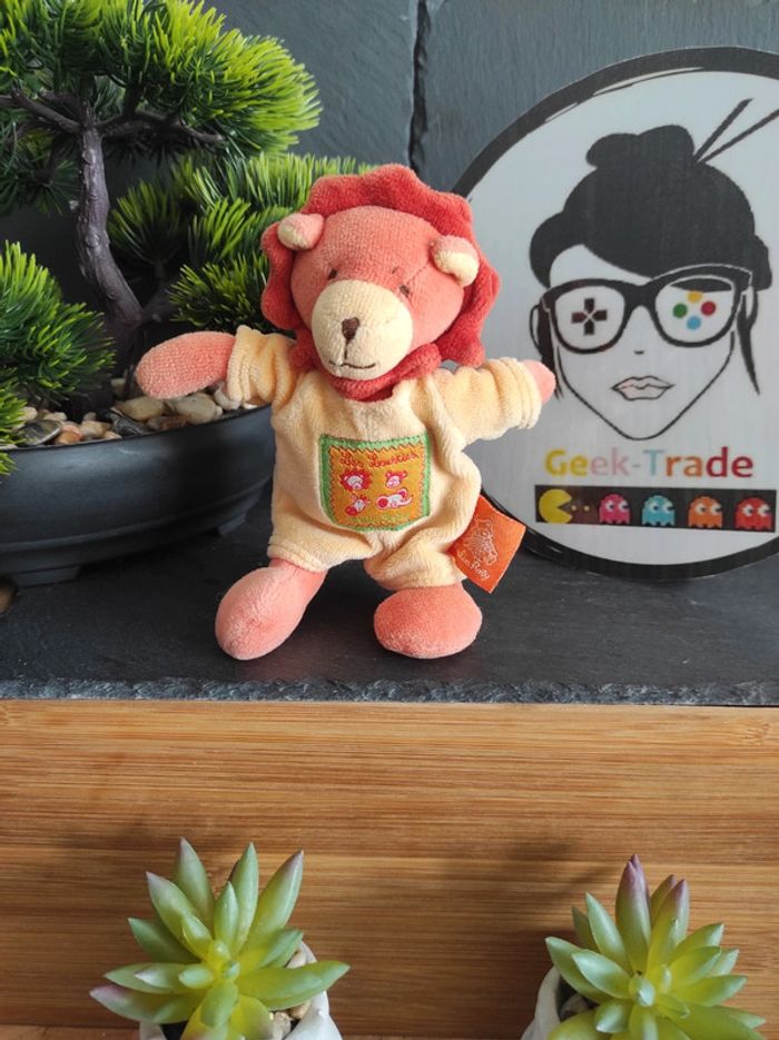 Doudou Peluche Moulin Roty Lion Les Loustics mouchoir #geektradedoudou