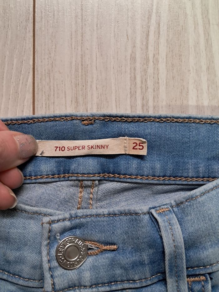 Jeans levi's super skinny 710 25w L32 - photo numéro 2