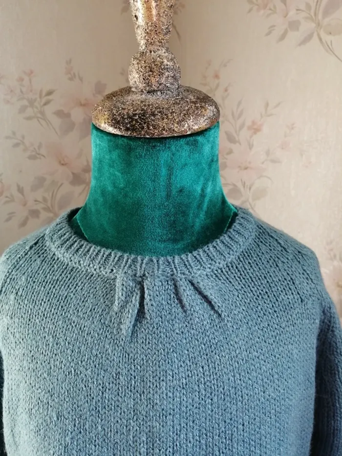 Pull fin bleu manches bouffantes détails plissés au col avec pressions / placard de filles / (8 ans) - photo numéro 4