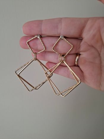 Boucles d’oreilles dorées carrés