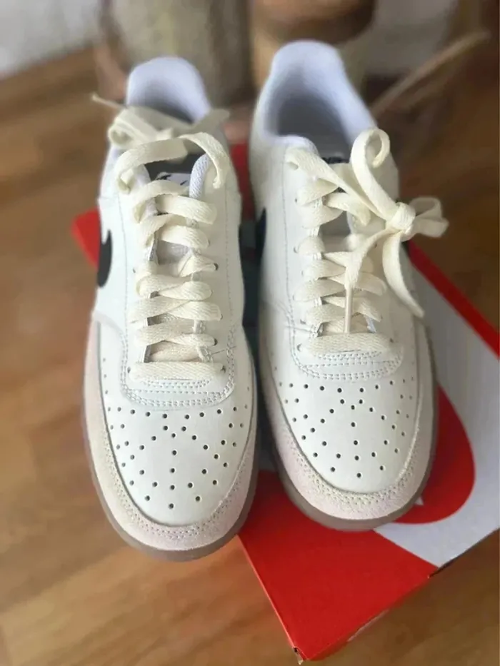 Nike Blanche crème Vintage taille 37,5 - photo numéro 5