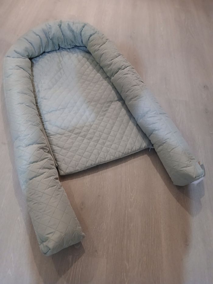 Réducteur lit bébé - photo numéro 2