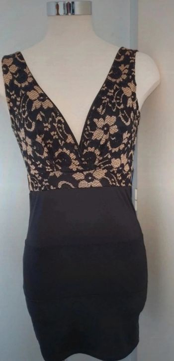 Robe dentelle noire et doré