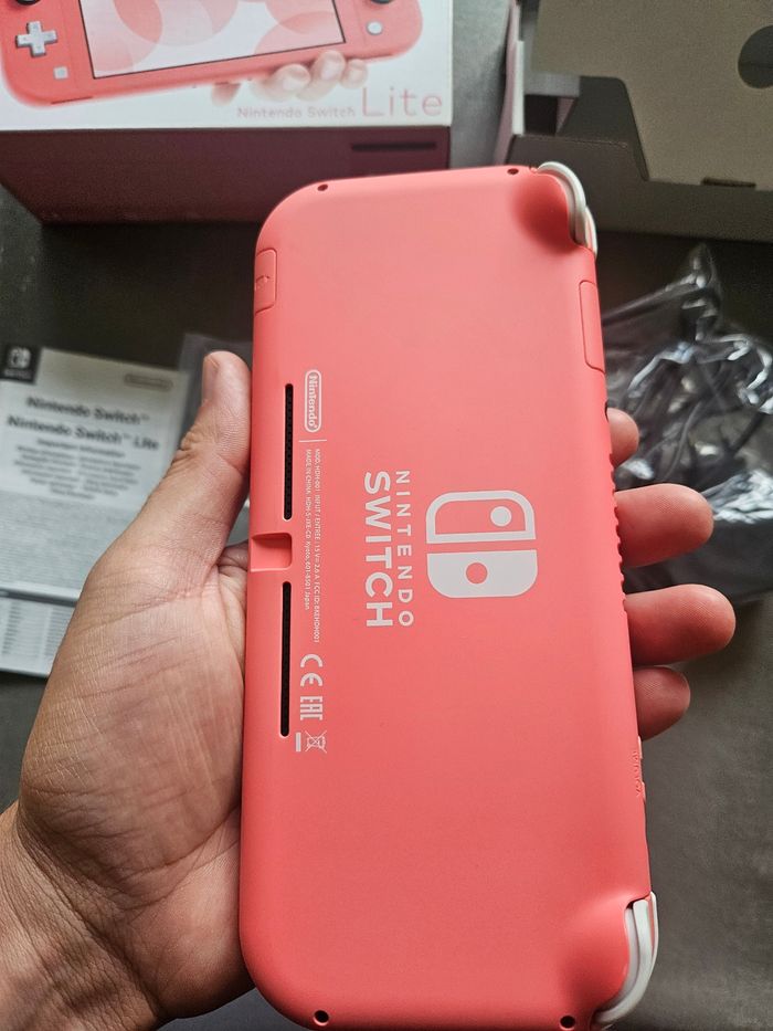 Switch lite rose en parfait état - photo numéro 3