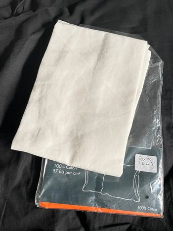 Taie d’oreiller neuve blanche 50x60cm