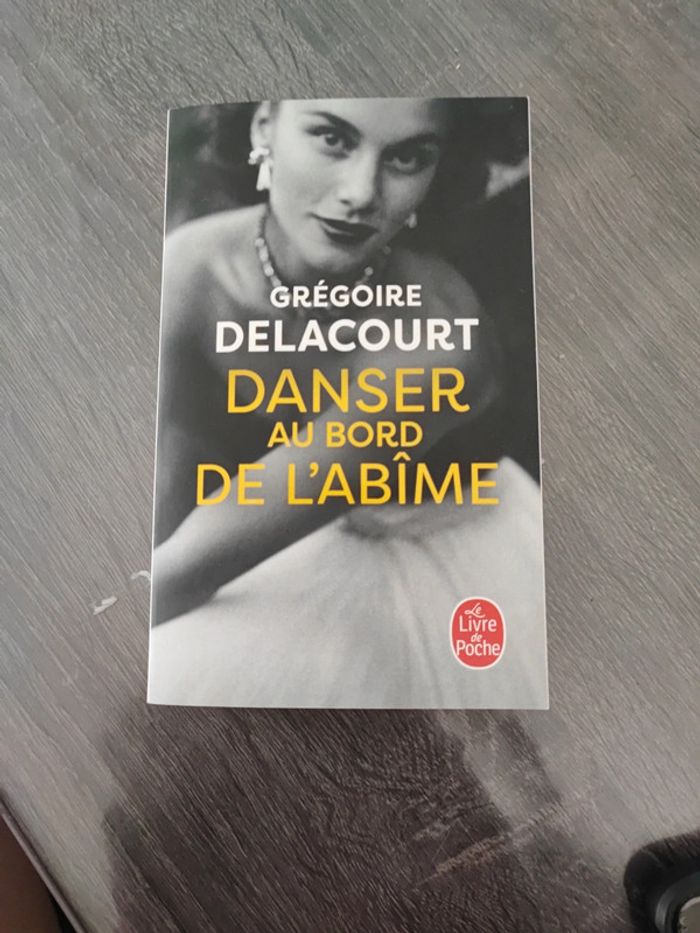 Roman danser au bord de l'abîme