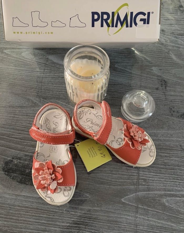 Nus pieds primigi pointure 24 valeur 50€