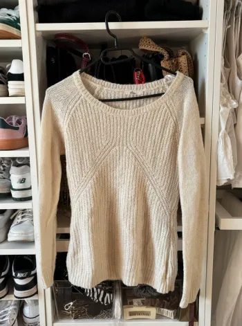 Joli pull blanc en maille col rond