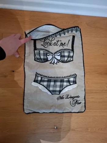 Sac pour lingeries- très bon état