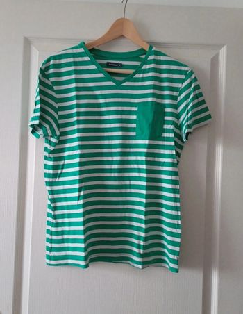 T-shirt rayé vert et blanc Taille 38