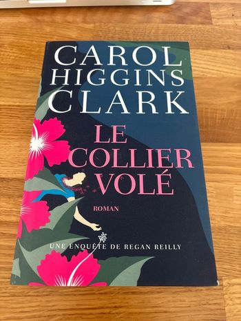 Livre broché le collier volé Carol Higgins Clark