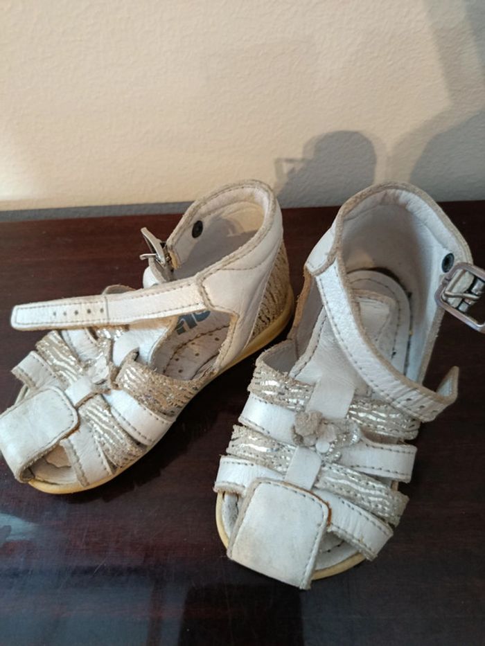 Sandales Boppy taille 20 - photo numéro 2