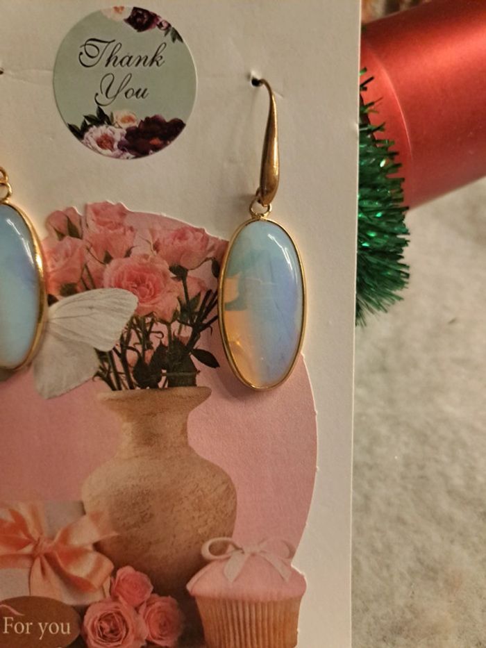 Boucles d'oreilles pendante doré et blanc translucide - photo numéro 6